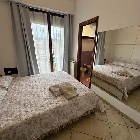 Golden Lungarno River Apartment